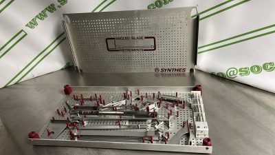 Surgical instruments organized on tray
